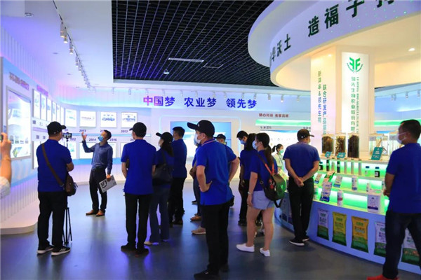 论道百倍邦 智瞰新未来-肥料大鳄新洋丰焦点客户团Z6尊龙凯时生物考察行